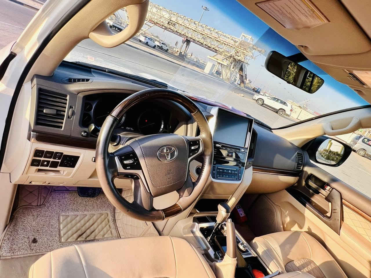 السلام عليكم
لاندكروز 2019 ماشيه 93 الف كافله عامه بيها بالجاملغ الايمن الامام 3 أصابع بارد مكينه 8 سلندر تخم تاير حديدي حداده جديده السياره ساز جلد بقلاوه فول فول مواصفات السعر 530 وبيها مجال البصرة الزبير  الاستفسار اكثر ***********
