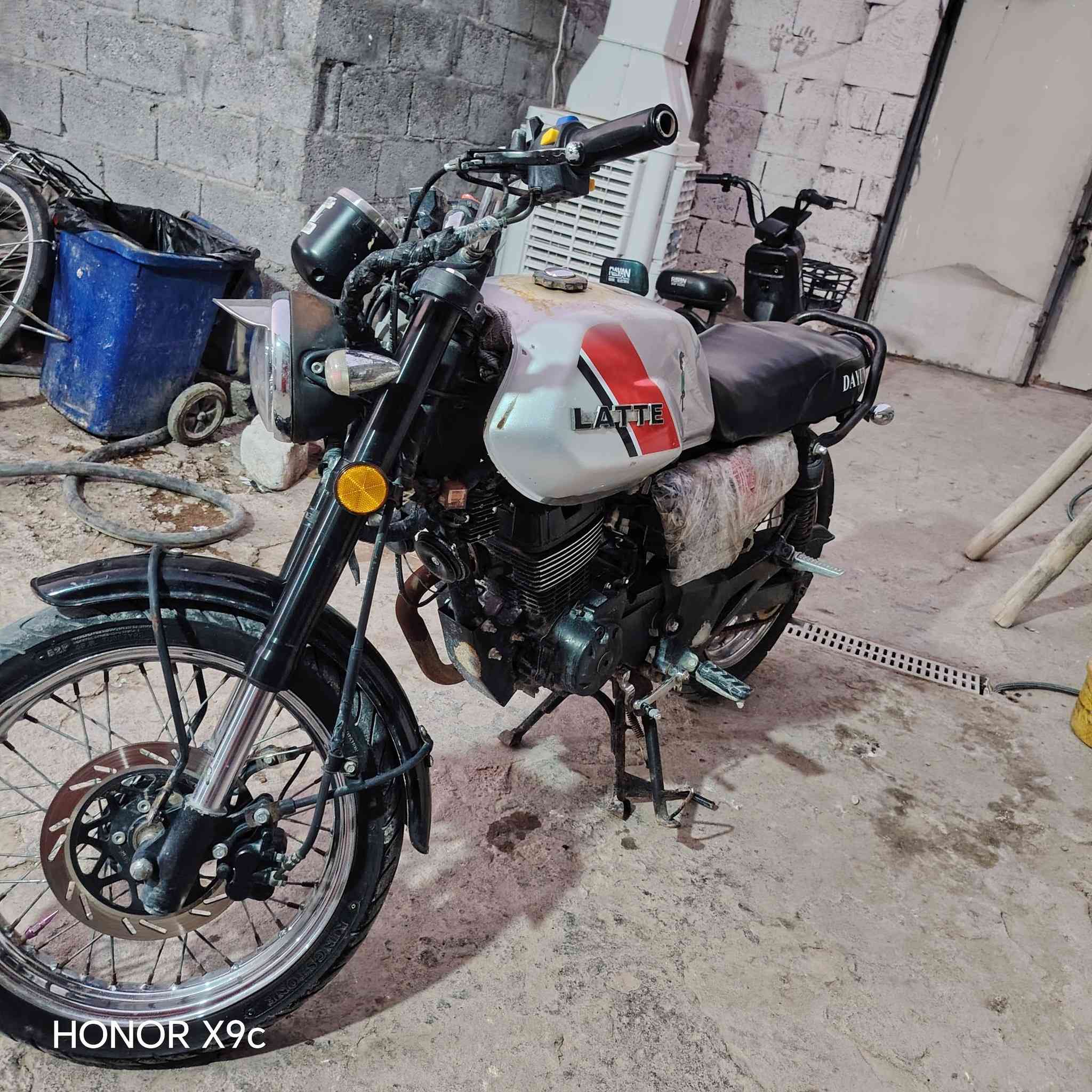 سلام عليكم دراجه لايتي 2020 اوراق سوري مقفوله ماكينه ما مفتوحه كهربائيات كلها شغالههاغاني اغاني كربلاء هذا رقم الشراي ينتصر***********
