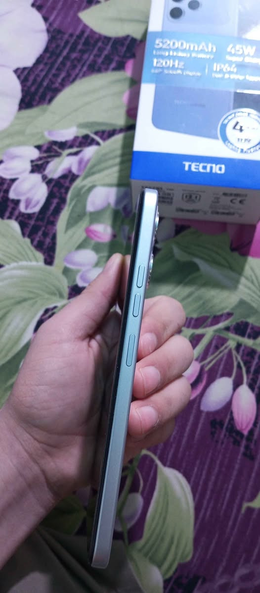 TECNO SPARK40  تلفون الله شاهد شترته يوم 2026\1/20 
مواصفات جهاز
ذاكره 256
رام 4+4 يعني 8
صدار 15 اخر تحديث 
جهاز شبيه ايفون 17 برو ماكس 
مواصفات حلوه كلش 

غراض جهاز 
كارتونه 
شاحنه 
كفر 

سعر 215 بي مجال 
عنوان نجف الشرف 
رقم *********** 
رجاً ما تشتري لا تعمل النجف, العراق
