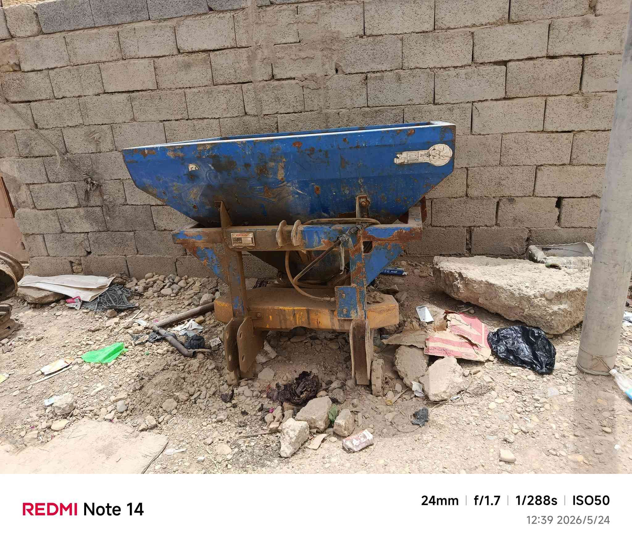 معدات للبيع دست حجم 18وفدان حجم11رباعي وخرماشه وباذره مكان ذي قار الفجر ***********
