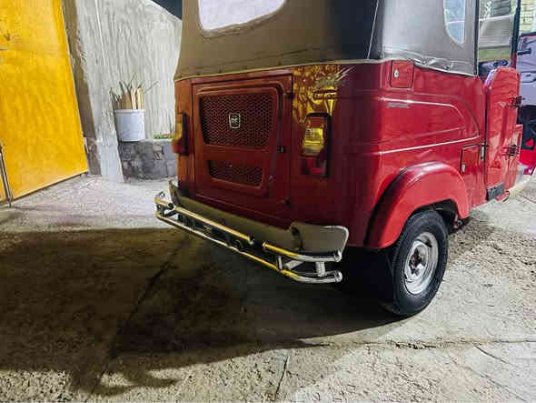 السلام علكيم تكتك 2022 رقم وسنويه بسمي 
دوشمه وسفريات ومسجل وناره داخليه تكتك جديده وحلوه محرك وكفول اكسل مكفول مكانه بغداد المعامل 
*********** بغداد
