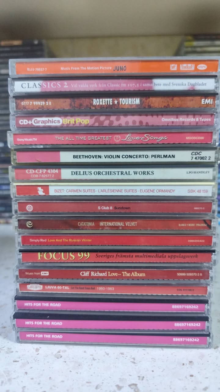 نسخ اصليه من 150 قرص CD مضغوط منوعات اجنبيه  موسيقيى متعددة - روك/بوب/أغاني قديمة/ شلاغر/ موسيقى افلام عالمية/ اوبرا /سلو / الطلب على الواتساب *********** البيع شلعات فقط
