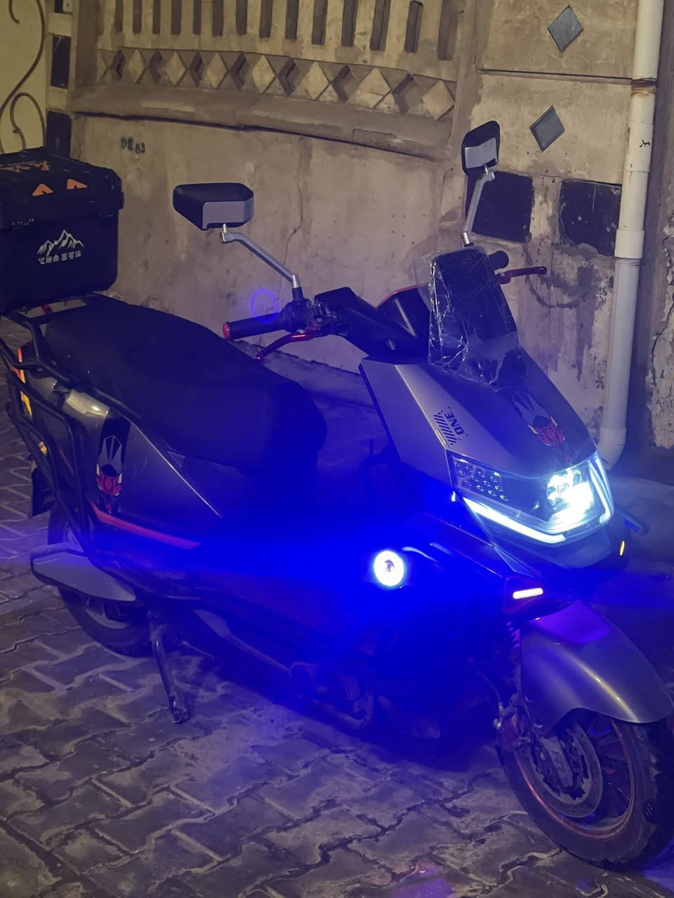 🚨 للبيع دراجة كهربائية بحالة الوكالة 🚨
🔹 الماركة: KOREA-MR
🔹 الاستخدام: شهرين فقط
🔹 الممشى: قليل جداً (نظيفة وما ماشيه تقريباً)
🔹 الحالة: ممتازة جداً / بدون أي عطل
🔹 البطارية والمحرك: شغالين 100%
🔹 الشكل: سبورت وجاهزة استخدام

الدراجة جديدة تقريباً، استعمال خفيف كلش، وما محتاجة أي صرف.
سبب البيع: متوازي على فلوسها. اي استفسار ع هذا الرقم ***********
