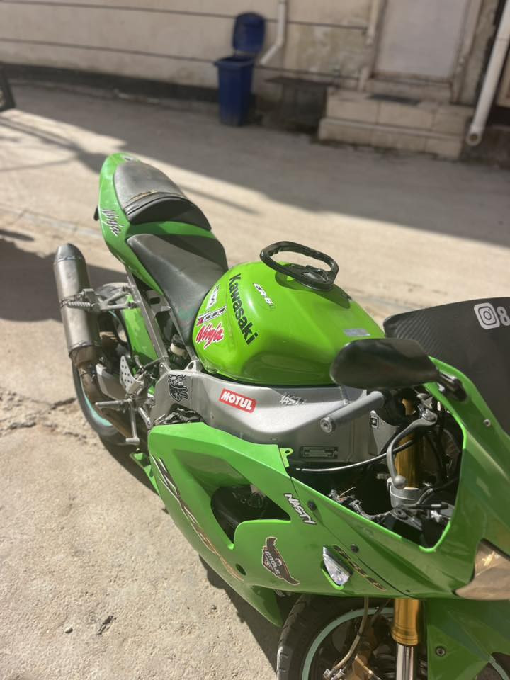 كاوسكي نينجا 2004ممشه دراجه 48الف دراجه بحالت لوكاله نضيفه سعر 25ورقه 
رقم ***********
