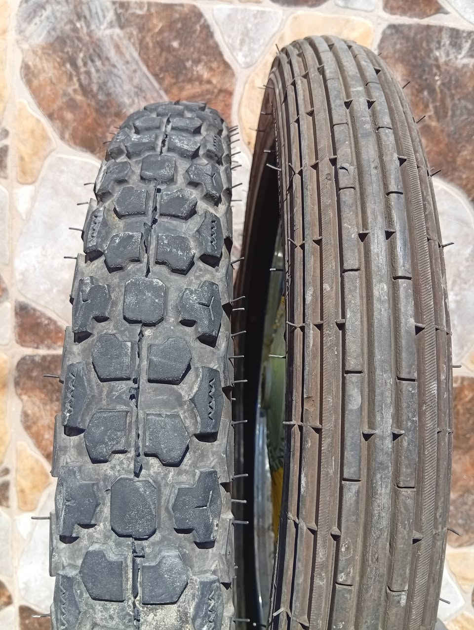 السلام عليكم زوج تايرت هنة وال ويل جديد السعر 50بيهن مجال وصلنصه 15وبيها مجال ***********
