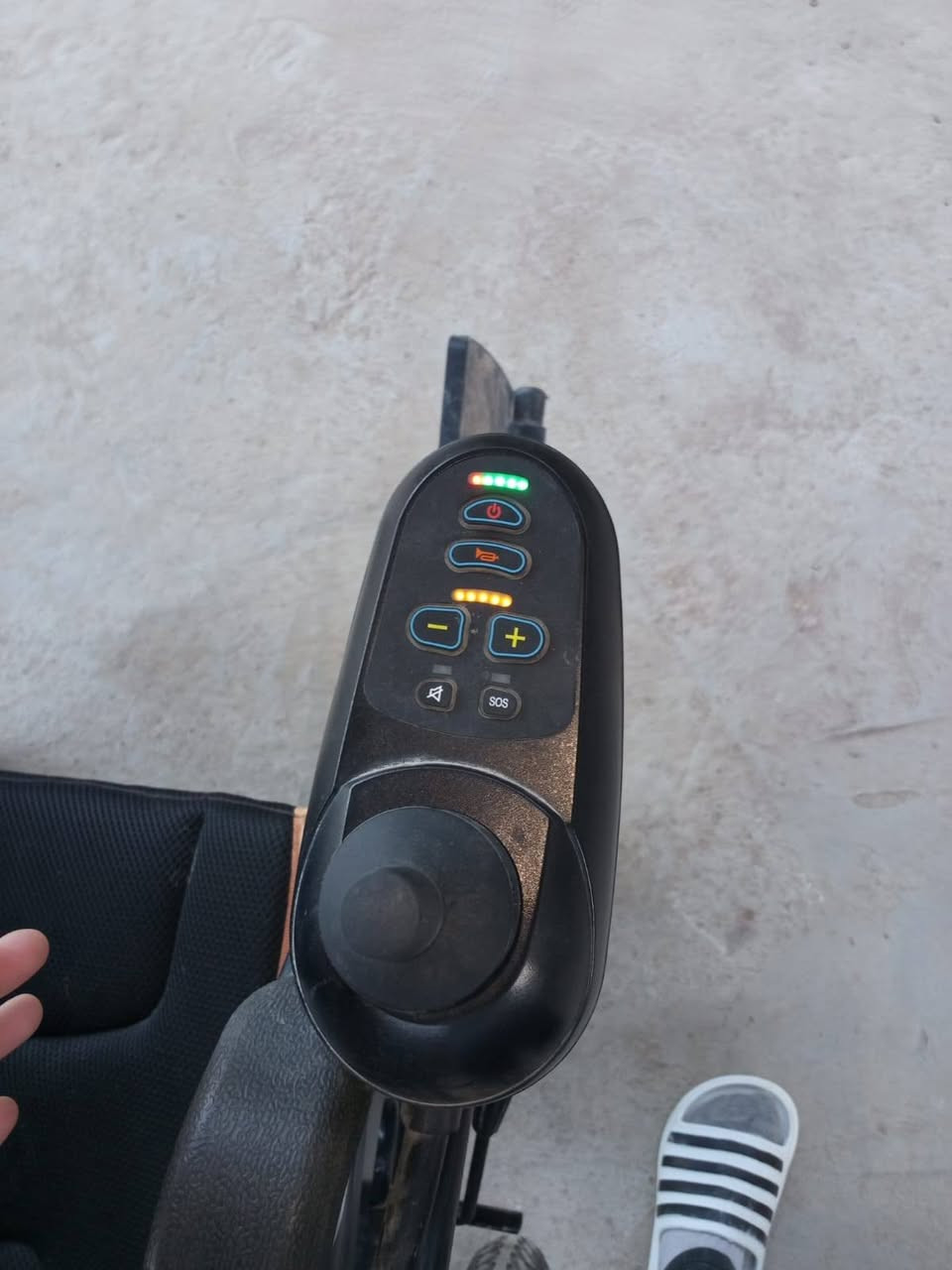 عربانه للبيع جديده ستعمال قليل 
تجي وأشوف بعينك 450وبيه مجال
***********
