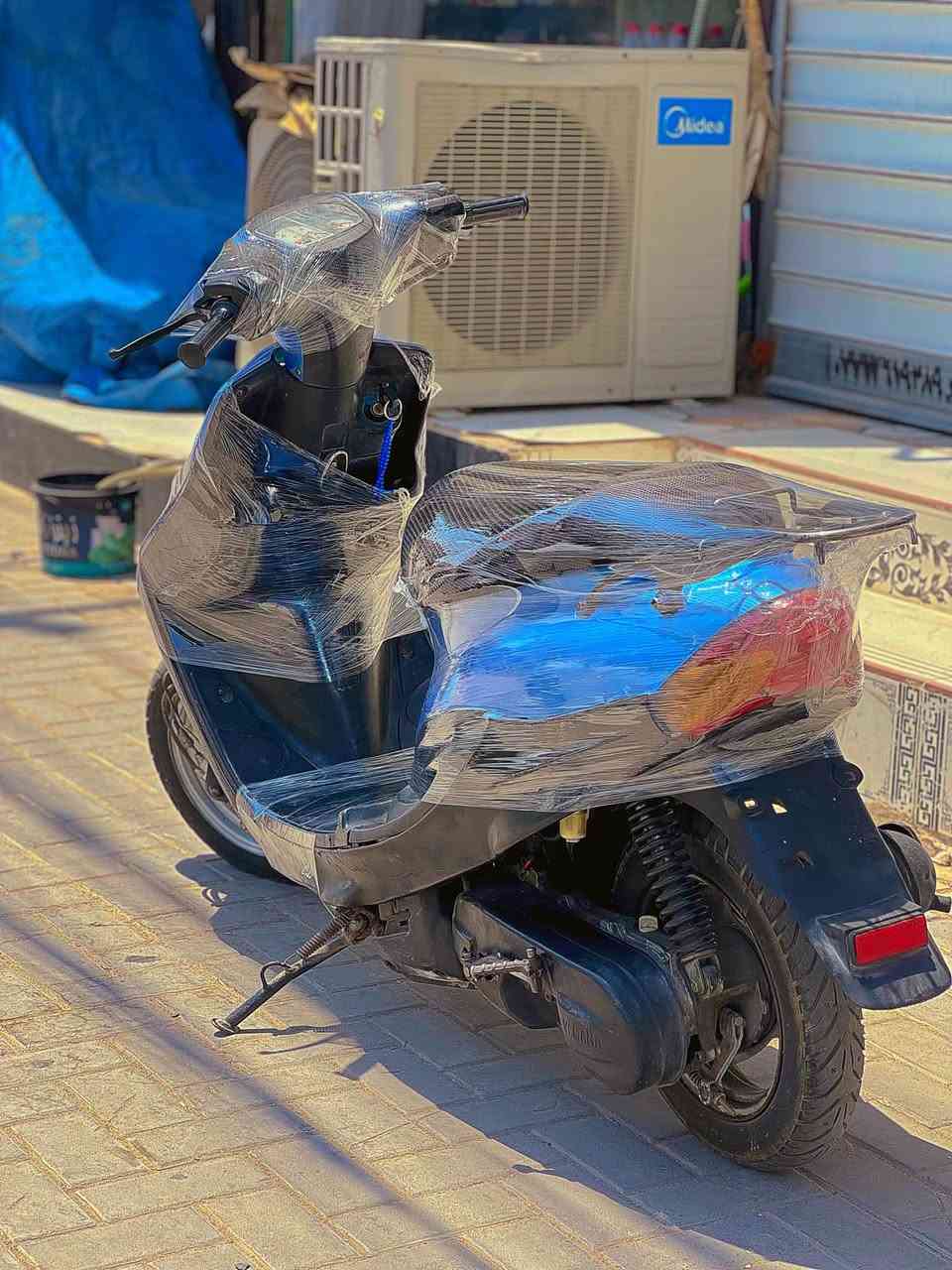 دراجة ياماها تسع زروف
‏
‏الدراجة نضيفة وجديدة بجيس، استخدام كلش قليل، مال وكيل وما صارلهة هواي طالعة.
‏المكينة ما مفتوحة، والكابريتة بلاد، كلشي بيهة بلاد وعلى هيئة الوكالة.
‏المكينة صوتهة كلش ناعم 
‏
‏الكهربائيات كلهة شغالة:
‏سلف – أشاير – لايتات
سلف نقصة بس باتري يشتغل طبيعي
‏بريك ورة وبريك كدام كلهن شغالين تمام.
‏
‏
‏الدراجة دواخلهة بيضة ملح
‏الدراجة ما تحتاج شي وجاهزة.
‏
‏السعر 275 نهايتهة، ما بيهة أي مجال رجائن

‏اقرة الوصف زين، إذا عجبتك الدراجة وعجبك السعر تتصل علي وكل الهلا بيك.
‏
‏ المكان: البصرة الجزائر
‏ ***********
