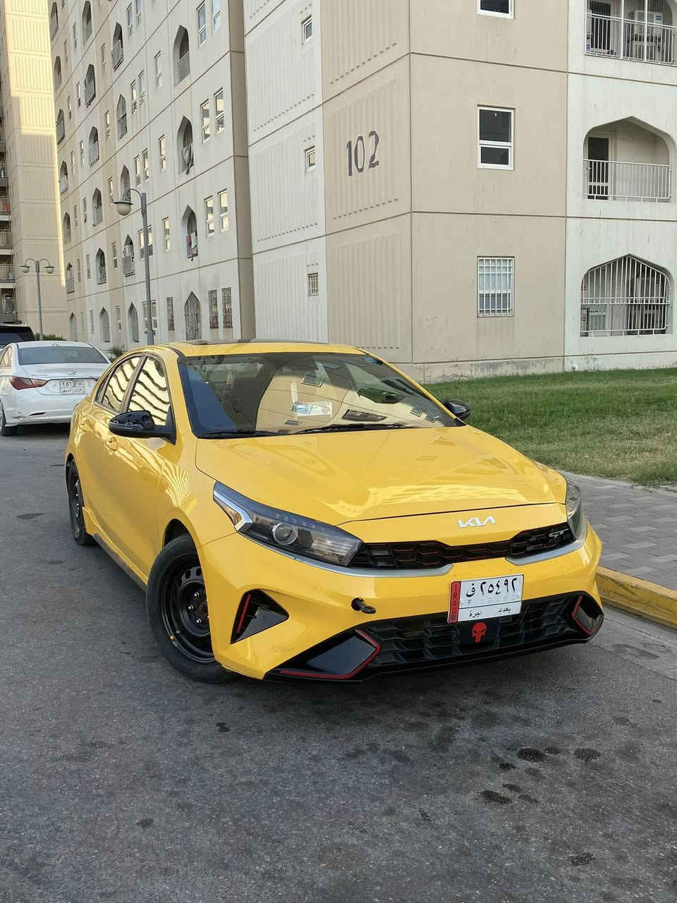 �السيارة : 🚗 Kia Forte 2022 GT‑Line
🔷سنة الصنع : 2022

🔷اللوحة : بغداد (شرط التحويل)

🔶السعر : 1٣٨ورقة بيه مجال للشراي

🔷الضرر : ٤ قطع

🔷المواصفات: 🔥

🔹حجم المحرك 4 سلندر 2.0L

🔹فتحه سقف بانورامي  🌅

🔹صندوق ذكي (يفتح عند الاقتراب)

🔹سقف كنتارا اسود

🔹نظام صوت 12سماعة Harman Kardon🔊

🔹تدفئة + تبريد للمقاعد الأمامية

🔹شاحن لاسلكي + أوتو هولد

🔹دفع أمامي FWD

🔹عداد المسافة  (131,450)

🔹كاميرا خلفية + رادار أمامي وجانبي نقطه عمياء

🔹تنبيه الخروج عن المسار 🚦

🔹غرفة داخلية جلد اسود

🔹كرسي السائق كهرباء بالكامل

🔹ويل حجم 16 مع إطارات بحالة ممتازة

🔹3 وضعيات للقيادة

🔹إنارة ترحيب ✨

🔹مصابيح LED بالكامل

🔹شاشة تحكم بالمواصفات والقيادة

🔹فول تحكم ستيرن + ستيرن كهرباء

🔹بصمة أبواب وتشغيل عن بعد

🔹السيارة فول الفول مواصفات بدون نقص

📍المكان: بغداد

📞للتواصل :- ***********– ***********
