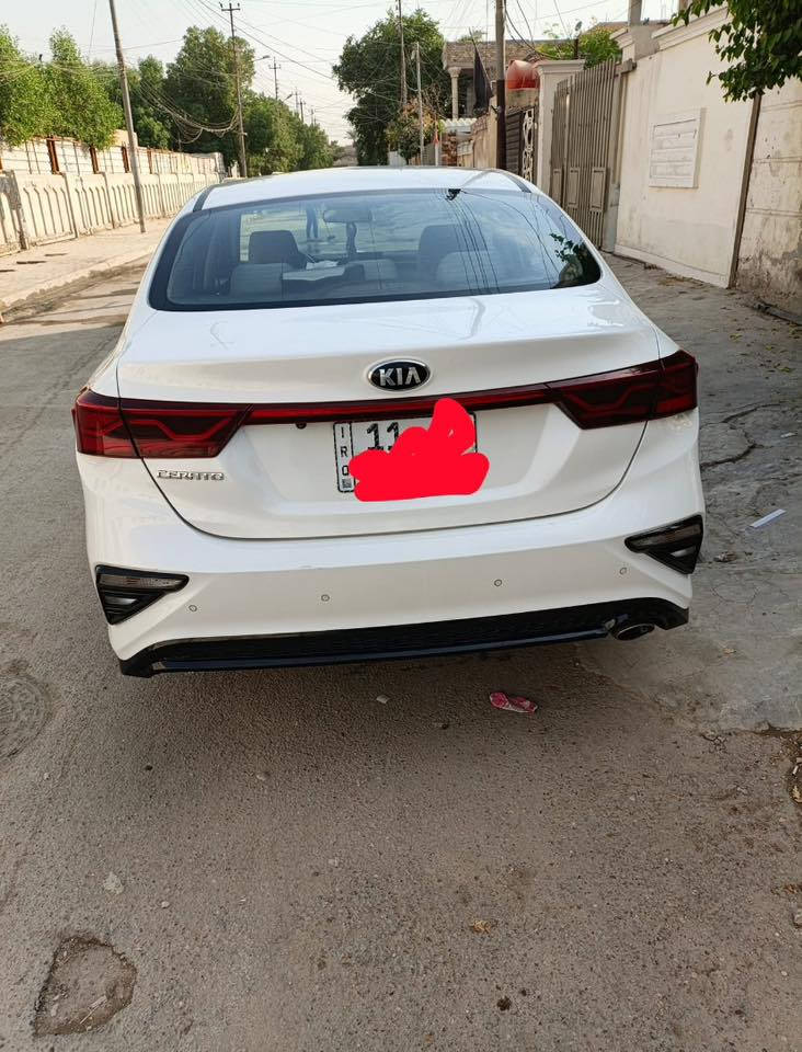 السلام عليكم 
كيا سيراتو خليحي باسمي رقم بغداد انكليزي موديل 19 فول مواصفات 
محرك 1600 مكفول وكير AT  مكفول قطعتين تبريد وبصمه وتشغيل عن بعد وحساسات اماميه وخلفيه وشاشه ومري شفط وثلاث انظمه قياده نظام ترحيب عند الاقتراب وشاشه اعطال وفتح صندوق عند الاقتراب سياره مفوله للاخير عدا بس ابو دراجه طاخ بين البابين من جهه السائق كما موضح بصوره ومصلحة سياره كامله ماناقصها شي . ماشيه 112 الف السعر 150 موجود سونار راسلني عل واتساب وادزه ***********
