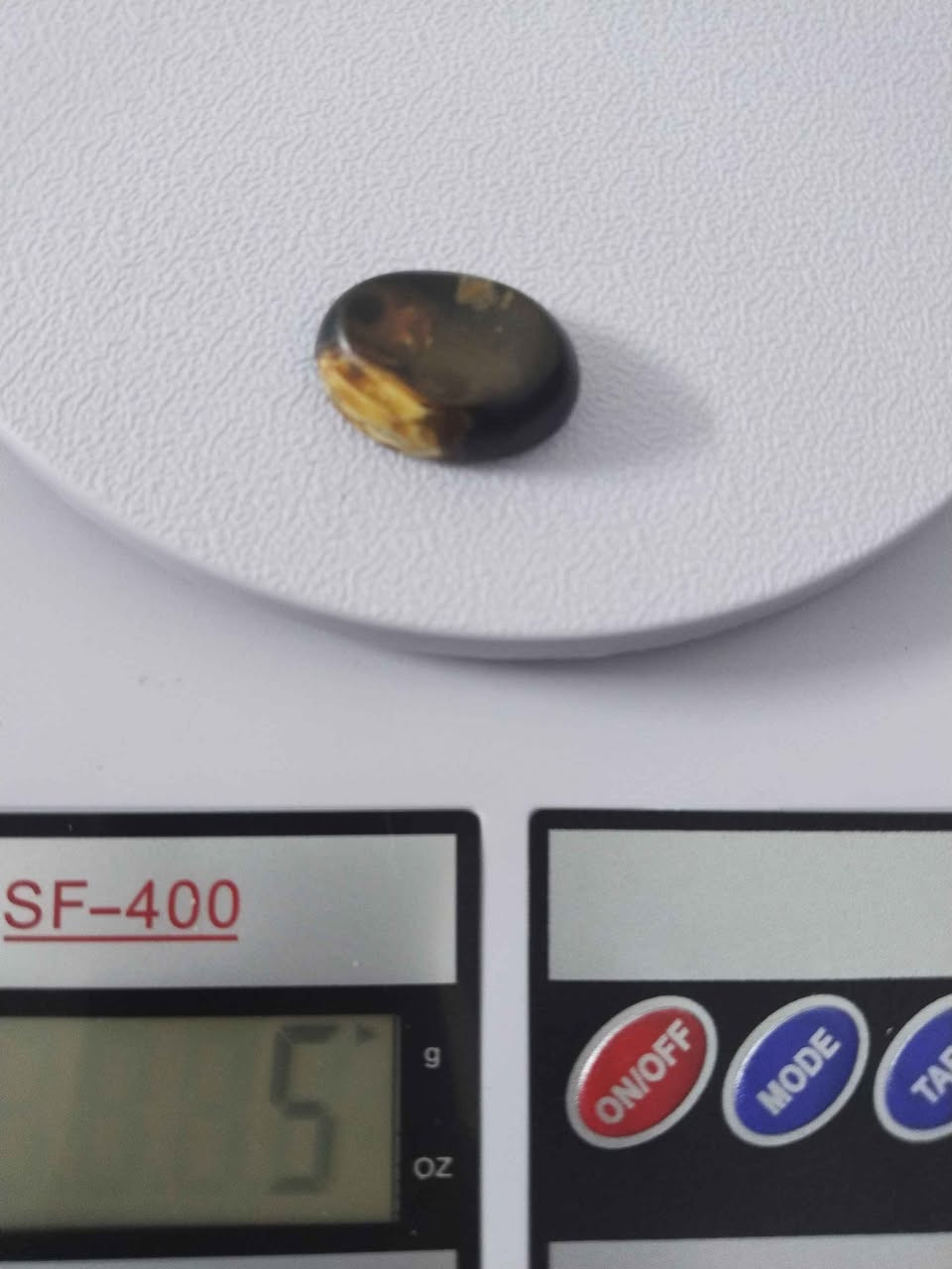 فص عقيق يماني ملكي بامتياز الون اسود فاحم وبلضوة يتحول الى احمر قرمزي خامة قديمة وجاهزة لصياغة محبس او كلادة الحجر طبيعي مية من مية ونادرة والي يعرفة يقدر قيمتة سعرة 150توصيل داخل كركوك مجاني *********** كركوك, العراق
