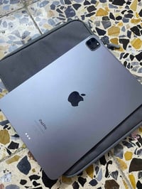 آيباد ١١ برو M2 • ٢٥٦ • بدون خَط