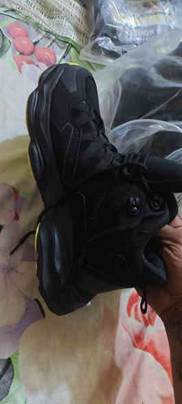 سلام عليكم طبعن حذاء  ماركه طلعلي بامزون كلش حلو كوالتي عالي جدا سعره 18 هوه توصيل قياس ٤٢ مفول مضلوم بل كامره والله ادمن لا تقصر
