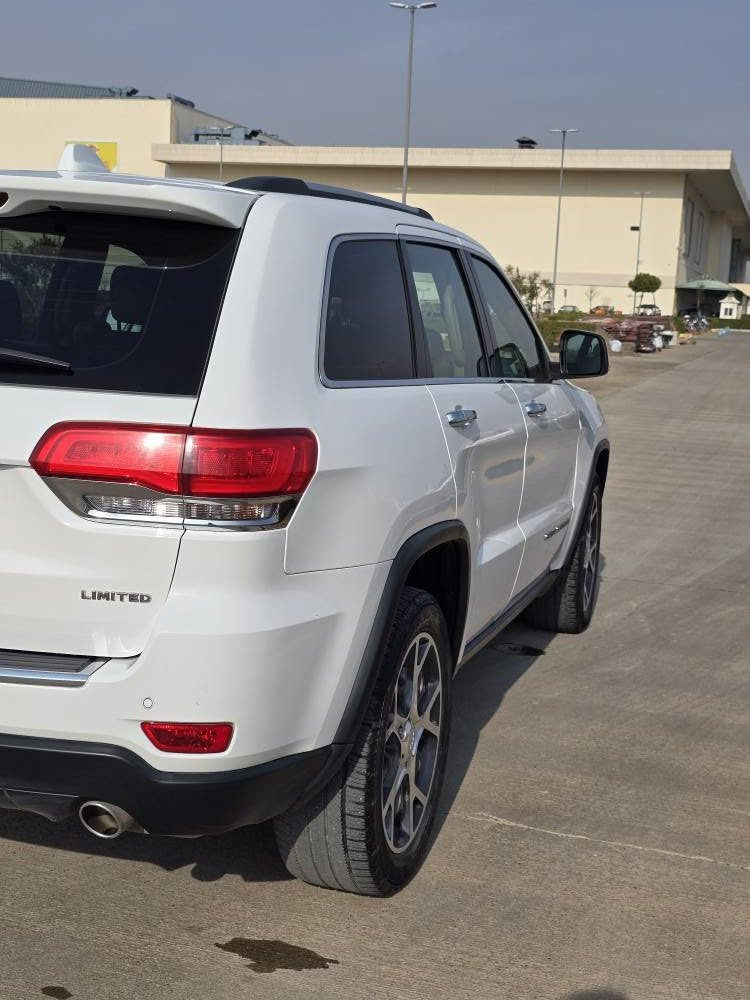 🟥 جيب گراند شيروكى 2020 وكاله شريكه هالم سياره (خليجي )  مواصفات ليمتدد بلاص فول مكفول كفال عام.✅️☑️✅️  ثلاث شاشات . سياره كل شرط عل وضع بلاد شريكة . 
رقم تليفون صاحب سياره .
***********📞☎️📲
***********📞☎️📲
** ماشى 34 كم . 
*_  سكف بانوراما .
*-كشن هيتر وكشن تبريت.
*-كشن كهربا ئي وكشن مساج.
*-استيرن هيتر *- استيرن شفطاط وستيرن تحكم كهربائي .
*-لايد ليد + لايدزينون كلش قوي.
*-مرايا هيتر *-مرايه حساس .
*-ئوتوبريك *-ئوتو ترافلايت *-ئوتوستارد. تحديد سرعه
*-15 سماعة+ ديجه ي بل سندوق بلاد شريكه  
*-تبريد مركزي *-صندوق شفط .
*-يدات نيكل +يدات بصمه .
 *- مرايه شفطاط ومرايه رادار .
*- طايرات جديد شريكه سبيرمانازل .
*- زراكات ماء مال لايتات.
*- تحديد سرعه . تشغسل عن بعد
*-دعاميه كدام ودعاميه وره بي رادار وحساسات بي .
*- محرك وكير شرط وضمان .
كل جسم شرط عل وضع بلاد شريكة 
ملاحض/رقم شمال و سنويه هزه رقم كل جديد  وبسمي . السليمانية, العراق
