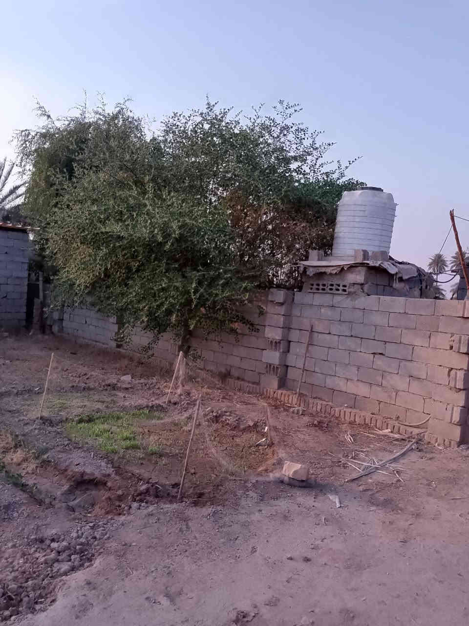 الدار للبيع + قطعه ارض 300 متر في الكفل منطقة الامام زيد بن علي سعر مناسب جدا
***********
