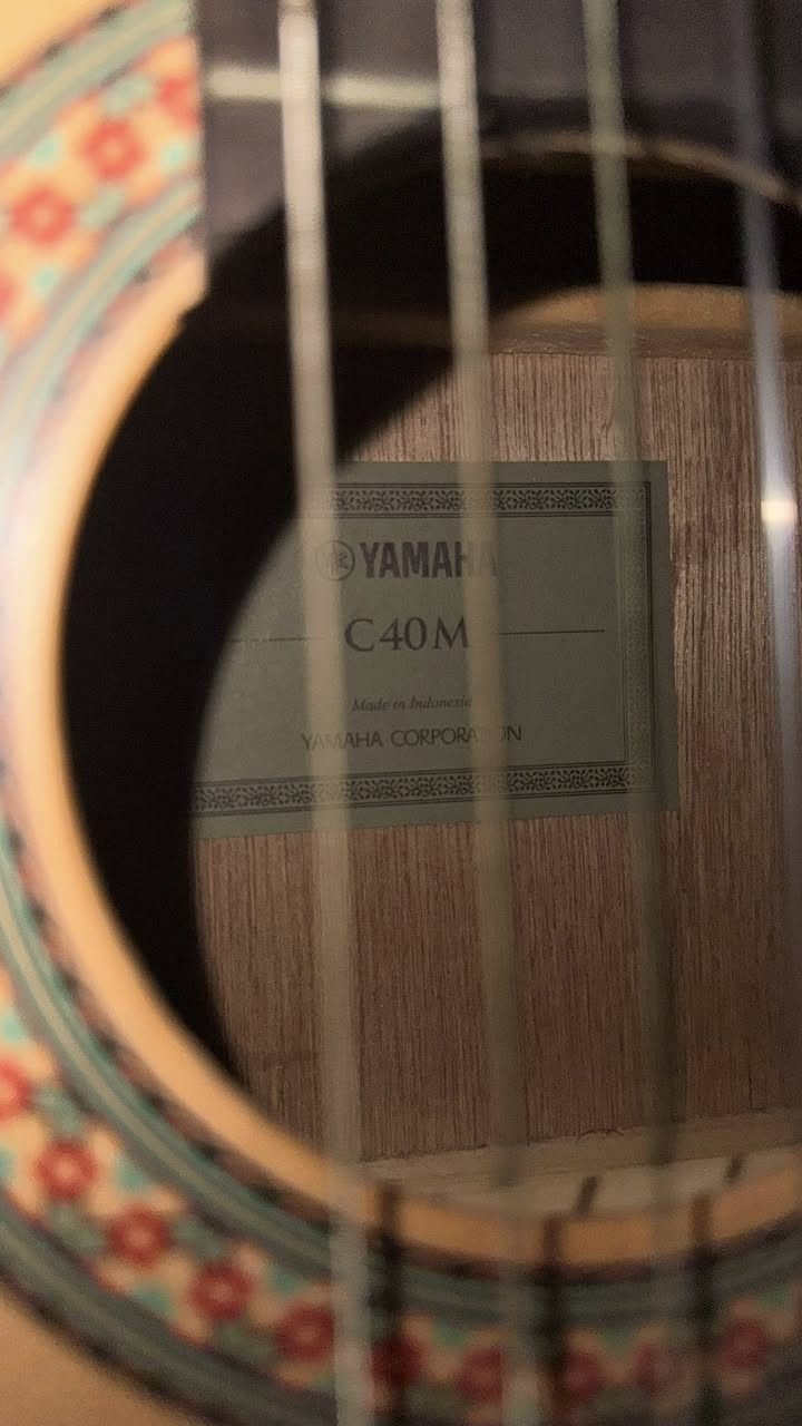 ياماها اصلي c40m استعمال قليل وبي شخوط بسيطة مال استعمال سعر 120 الف ومتوفر توصيل جميع العراق 
***********
