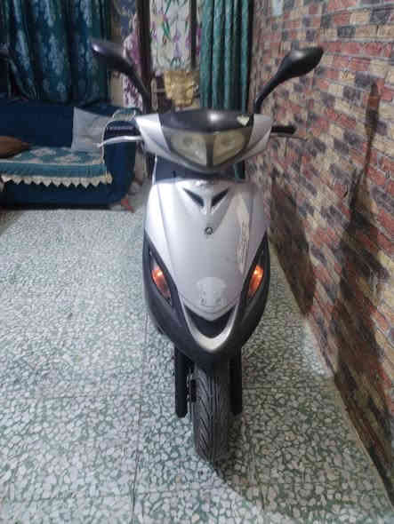 سلام عليكم مرخص مدير الكرب عندي دراجة البيع المكان بغداد الزعفرانية والسعر ٥٥٠ وهاذا رقمي ***********
