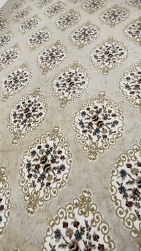 ئه م فه رشه بو فروشتن  مه تری زستانه یه کومباری پشت ده زووه تنها دوجار شوردومه قیاسی سیونیو به شه ش پاک و بی عه یبه نرخ 120هه زارو معامله له که لارم ***********
