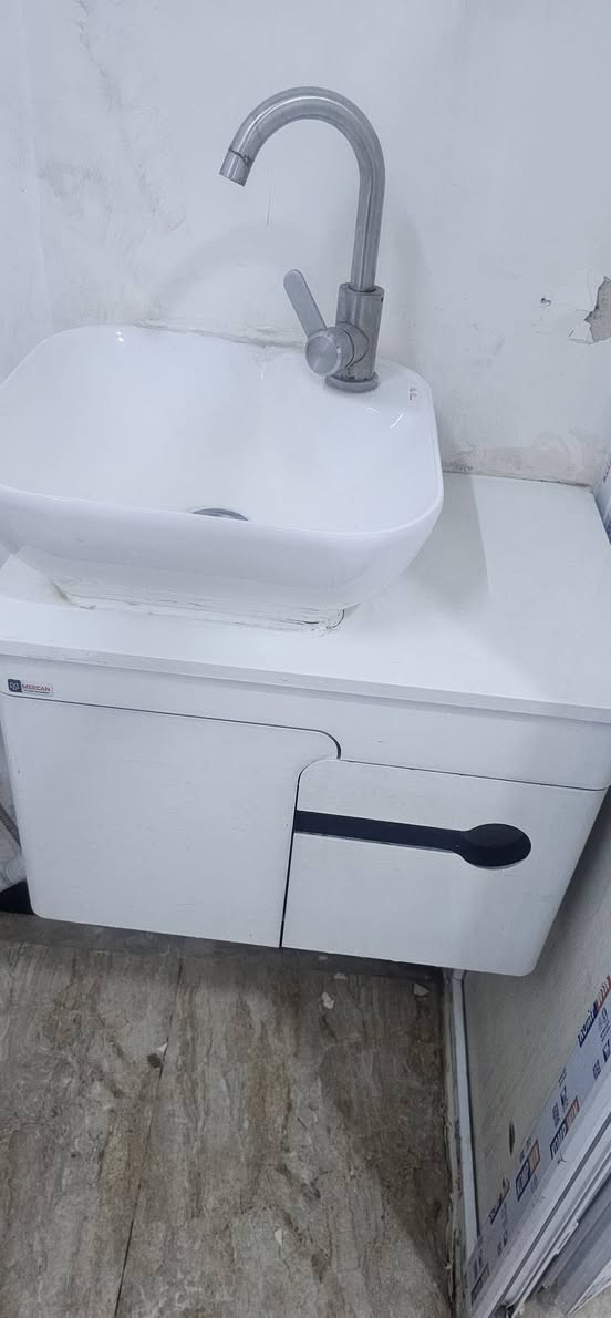 كاونتر ٥ ابواب للبيع
مغسلة مودرن استخدام قليل 
قاطع  pvc متر ونص ب متر ونص نظيف جدا شدينا شهرين فقط 
للاستفسار يرجى التواصل عبر الواتساب 
***********

