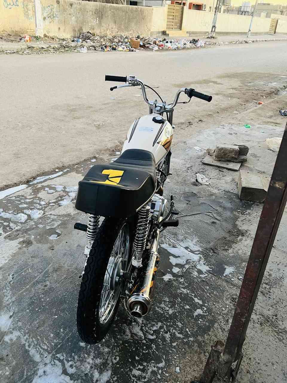 سلام عليكم دراجه تعميره للبيع سالي سبوع من معمرها دراجه احله من صور دراجه مكفوله شلعه ومعدل محرك صبانه  ما محطوط عليه دراجه اوراق سكنر شاصي مديل 2025 دراجه بل كارتون ٦ اوراق دراجه ماعوزه برغي تعبان عليه هواي السعر ٧٢٥ وبيه مجال الرقم *********** العنوان الناصريه مركز
