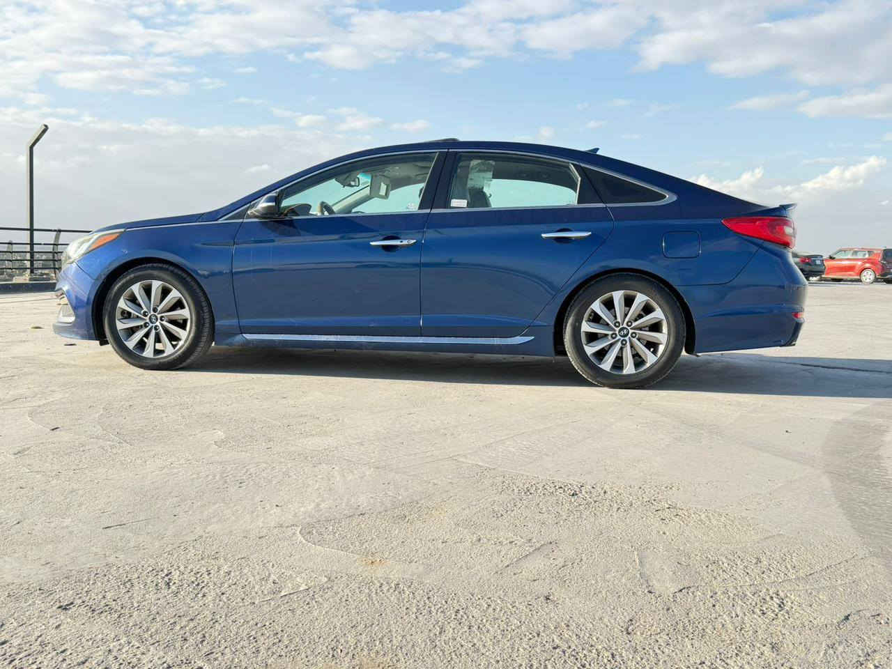 للبيع هونداي سوناتا موديل 2017 رقم بابل تحويل مباشر 
فول مواصفات واحد على واحد 
ماشيه 100 الف 
محرك 2400 gdi
السياره نظيفه جدا وجاهزه بدون نواقص 
حادث السياره جاملغ وبنيد مبدلات اصليات نفس اللون بدون اي ضرر داخلي 
السعر 127 وبيه مجال للشراي 
السياره حلوه ومال جناي 
للاستفسار 
***********
*********** 
العنوان بابل الحله
