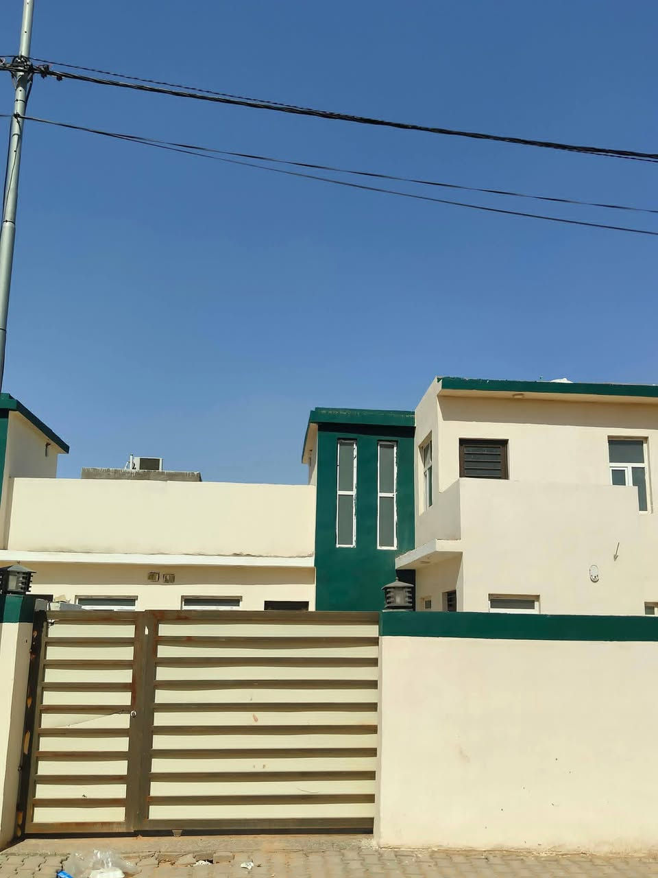 دار للبيع في مجمع ابو تراب السكني ملحق الثانيه جاهز للسكن مساحة ٢٠٠ طابق ونص على شارع ١٢ تي يباع نقد سند حر للاستفسار الاتصال على الارقام الاتية *********** *********** او زيارة #مكتب كاظم الكعبي داخل مدينة ابو تراب السكني
