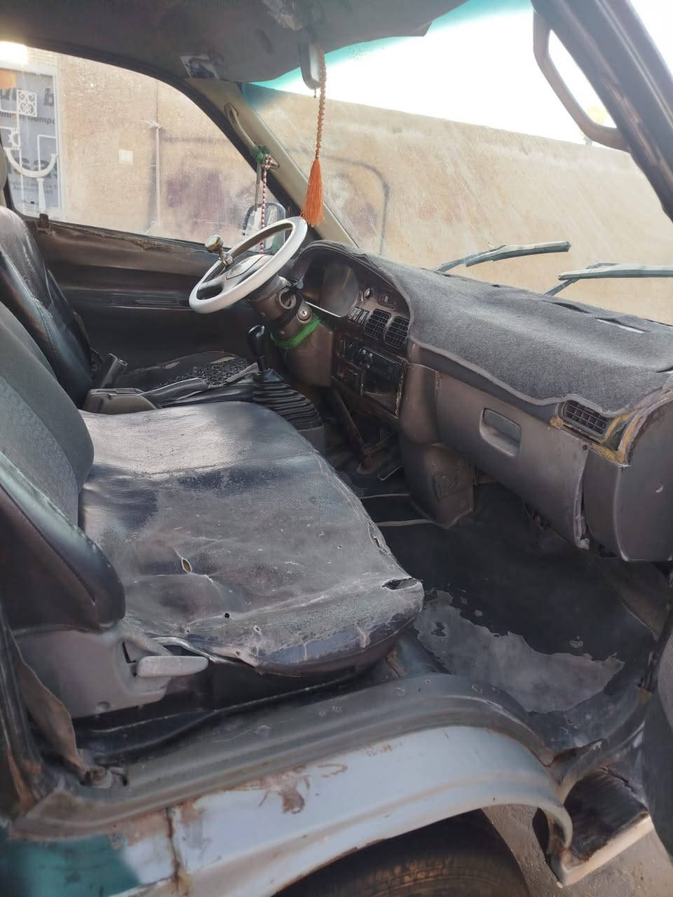 السلام عليكم بريچو للبيع موديل 2001 مصفره هيئه ومرور كير واكسن حاويه مكينه بيه بدايه بخار تخم تاير كهربائيات*********** ضرغام الحسناوي مكان النجف ناحيه العباسيه
