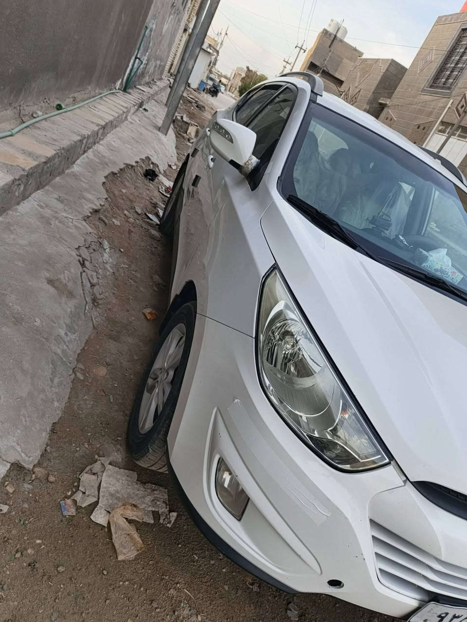 سلام عليكم توسان للبيع الموديل 2012خليجي سياره مال جناي محرك 2000 بيه باب وبنيد السعر 115 وبيه مجال لاستفسار *********** المكان بابل القاسم
