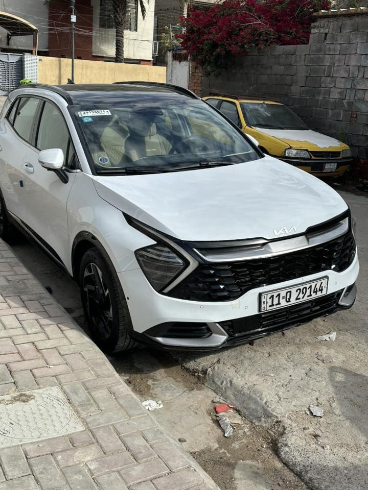 السلام عليكم سبورتج موديل 24 ماشيه ٣٠ الف فول بيه شويه من جاملغ والبنيد السعر ٢١٥ قفل الشراي يتصل ***********عنواني بغداد
