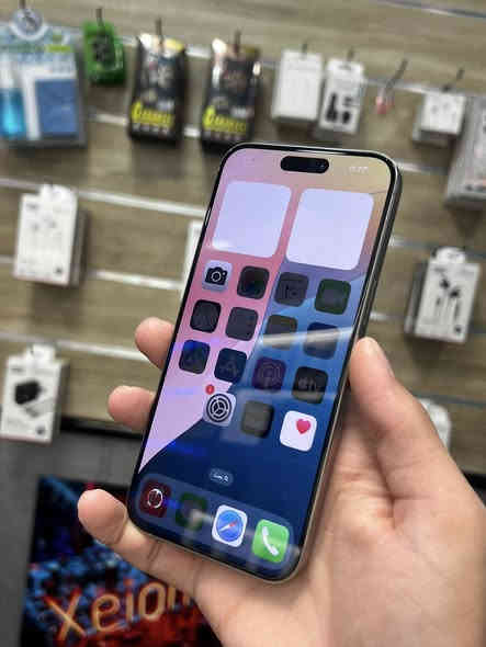 اقوى العروض ///   ( ايفون 15 برو ماكس )

ذاكرة 256🧠. 

بطاري 91🔋

عدد دورات الشحن 295🔋

النضافة 99 بلمية  فقط بي فطر زغير بل ضهر  مثل ما واضح بل صررة 

رقمي ***********

السعر 950الف

عنواني////.   بغداد حي الجامعه شارع الربيع مقابيل مرطبات مشمشة
