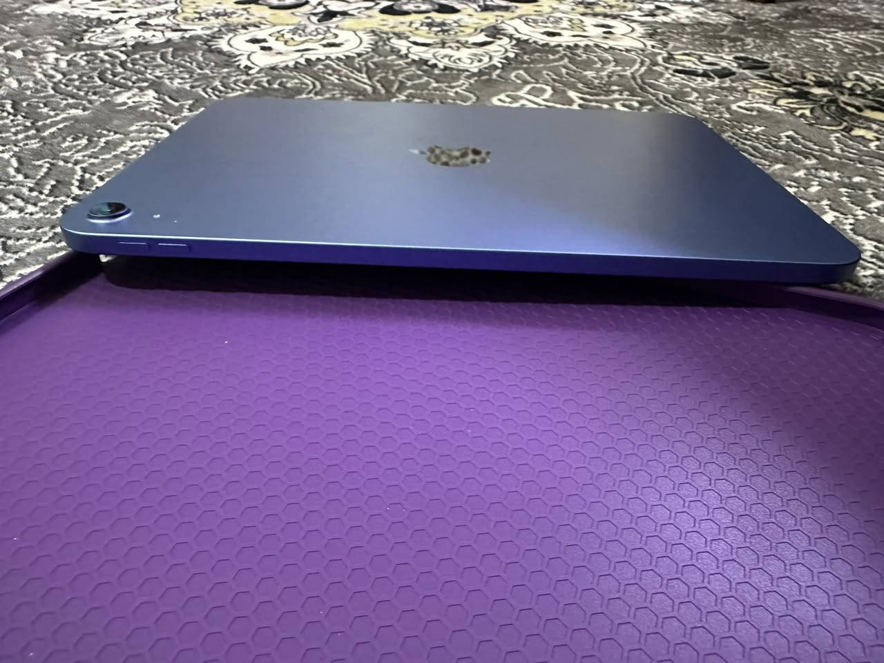 السلام عليكم ايباد ابل 10 الذاكرة 256 البطارية 100 مشحون لو 20 مرة لو 30 مرة الجهاز جديد كلش النضافة 100/100 السعر 500 وبي مجال بسيط ممتواجد ع فيس اتصل ع رقم ***********
