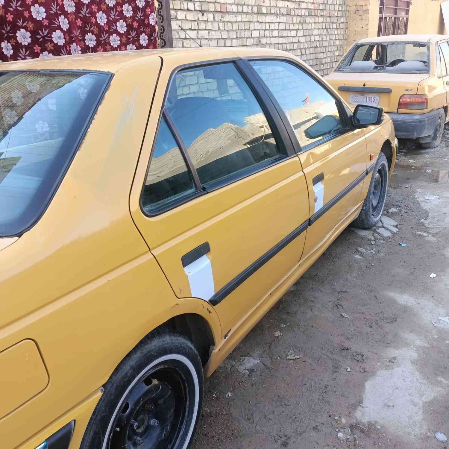 بسيارة بيجو 405موديل12محدثه بارصجاهزة منكل شيتخم تاير سيارة بلاديه فقط بيه رنكات بسميمصفره هيئه وغرامات سنويه جديده تلفون ***********
