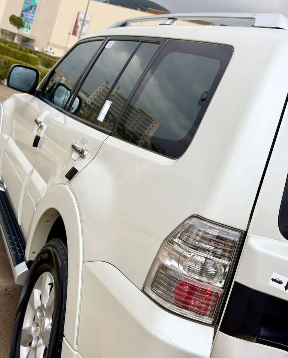 ميتسوبيشي باجيرو حبتور ياباني اصلي حجم مكينة 3500 V6 موديل 2017 المسافة المقطوعة 61 الف كم بشرط فحص سيرفز كامل بالشركة السيارة كفالة عامة بدون صبغ تعديل حوادث كفالة
جديدة كلش نظافة 100%
 قطعة نادرة
رقم سليمانية جديد هزه براد لوحات كلها جديدة
موقع السيارة السليمانية
سعر 192 ورقة و بيها مجال 
المواصفات
لد امامي
كلوب ضباب
حساس خلفي
كامرة
7 راكب
صاجات
دبل اكسل 4X4
تحكمات سترين
ثلاجة
نظام مانع انزلاق
لايت عدسة
شاشة
منفذ طاقة 220 واط
مريات كهربائية
مريات اتو قلابة
مريات ترحيب
تبريد منفصل
تبريد مركزي
شاشة نظام
دشبول ليزري
مراية عاكسة
ستم نيكل كامل بلادي ذهبي
لايت كهربائية
لايت زنون عالي ناصي
بلوجكتر LED
اغراض الشركة سبير ك


**إذا كنت صاحب هذا الإعلان وتريد حذفه لأي سبب، رجاءا أرسل رسالة إلى الدعم الفني**