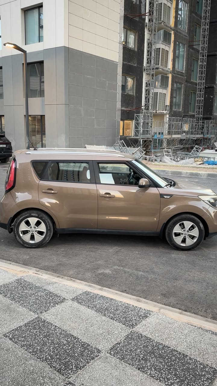 كيا سول للبيع
خليجي 
موصفات:نص فول
كشنات جلد شاشه ابل كار بلاي 
تدعم النت تدفئه تبريد كير اوتماتيك 
انضمه القياده و الستيرن و هواي مواصفات حلوه 🔥بالسياره 🔥
محركها 1.6لتر 4 سلندر
سياره ماشيه92 الف كيلو سياره نضيفه و حلوه 
سعرها 120ورقه وبيها مجال للشراي
موديل 2016
السياره كلين تايتل
ملاحظة بس بيها شخطات بسيطه وممبينه


**إذا كنت صاحب هذا الإعلان وتريد حذفه لأي سبب، رجاءا أرسل رسالة إلى الدعم الفني**