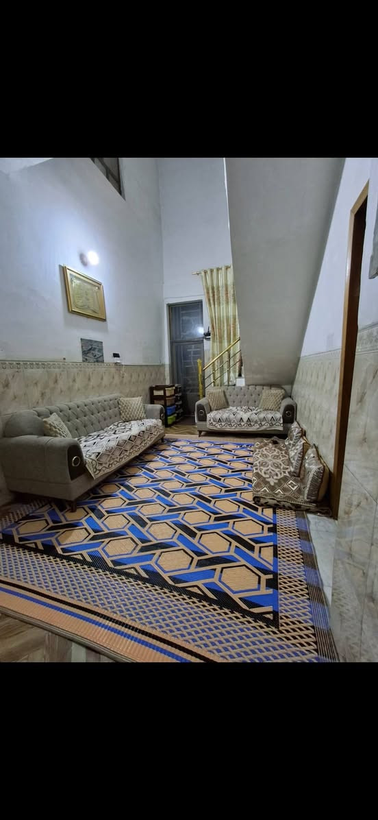 سلام عليكم تفاصيل البيت. المساحة(١٣٠م) الواجهة(ستةونص والنزال عشرين) ورقم الدار(١٣٤١) حي الحر خلف جامع إمام المتقين............
سلام عليكم تفاصيل البيت. المساحة(١٣٠م) الواجهة(ستةونص والنزال عشرين) ورقم الدار(١٣٤١) حي الحر خلف جامع إمام المتقين............
مواصفات البيت.
 السقف صب. 
يحتوي البيت على إستقبال. صالة. غرفة نوم. مطبخ. صحيات.
والفوق: ٣ غرف غرفة منها سويت.وغرفه ثانيه وغرفة صغيرة تعتبر مخزن.
والسعر(٢٨٥)....... للاستفسار الاتصال على هذا الرقم
***********
