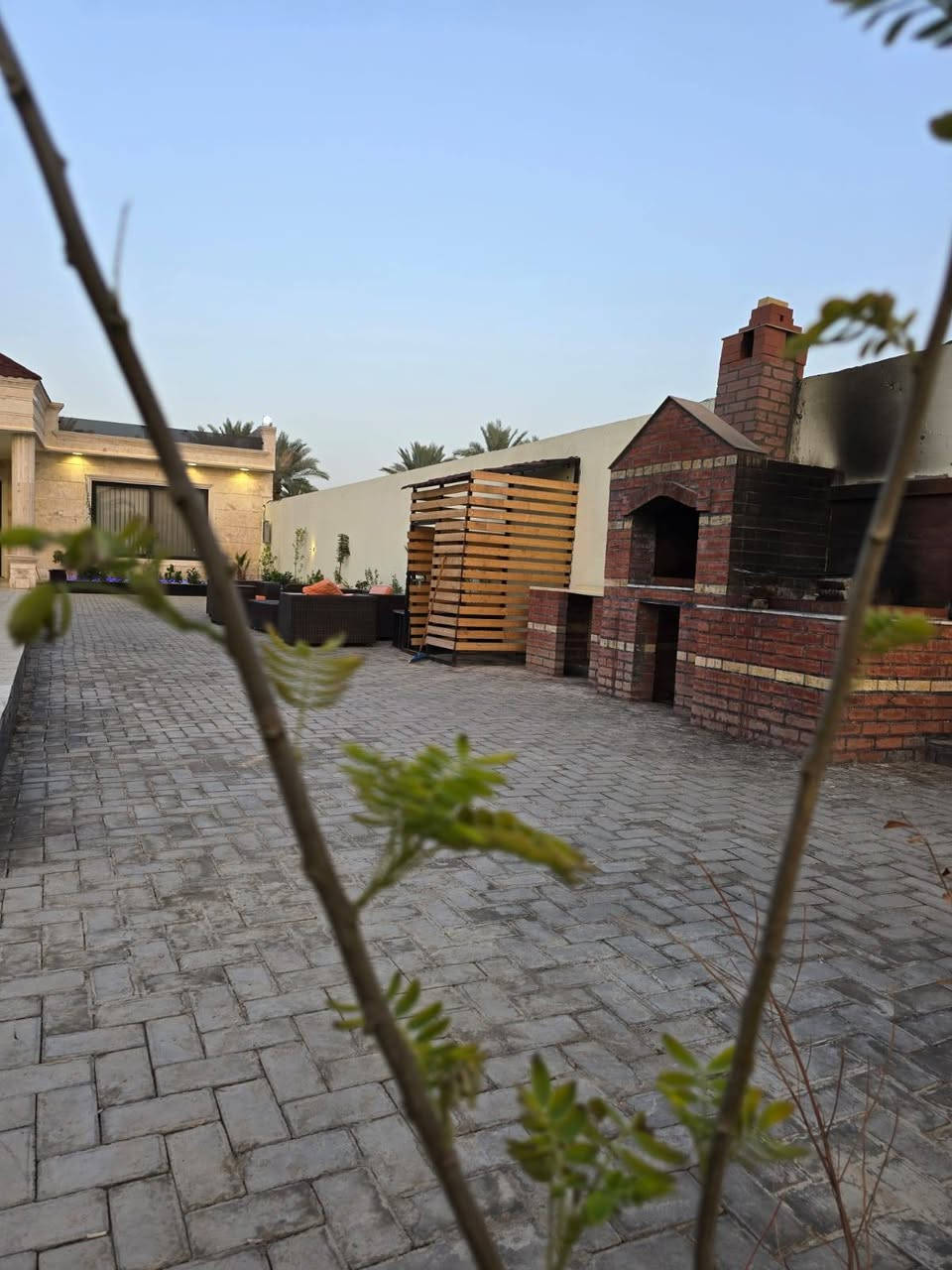 السلام عليكم ورحمة الله وبركاته لدينا مزرعة في البوعيثه للايجار اليومي اسم لارين اموثقه في تطبيق اجرلي للطلب والاستفسار التواصل على هاذه الرقم ***********
