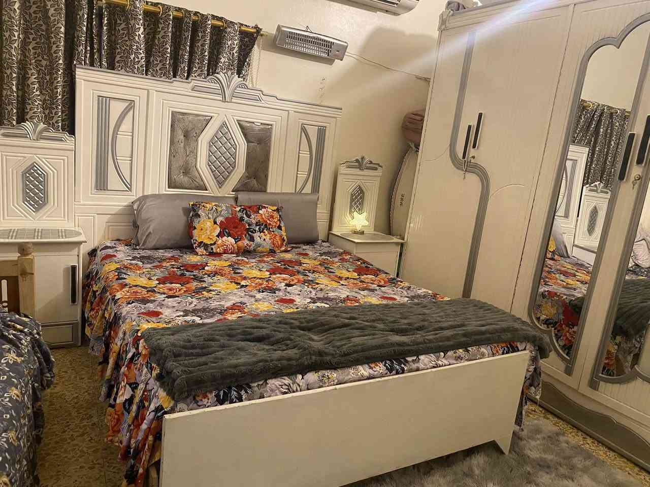 السلام عليكم
غرفة نوم نفرين كلش كلش نضيفة وجديدة
خشب صاج صبغ حراري 
افتح وشد الفين مرة عمل عراقي وثكيلة تكمة 
سرير البطن مالة خشب جام مع الدوشك 750
مكاني بغداد  العضمية 
قياس سرير 160(×200


**إذا كنت صاحب هذا الإعلان وتريد حذفه لأي سبب، رجاءا أرسل رسالة إلى الدعم الفني**