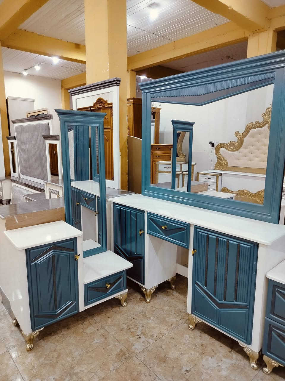 السلام عليكم عنوان واسط العزيزيه شارع التربيه يوجد واتساب ***********

