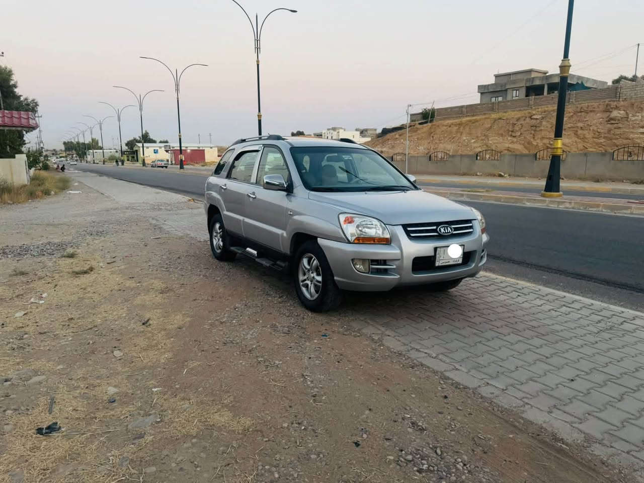 السلام عليكم 
كيا سبورتج خليجي موديل 2007 فئة TLX فول مواصفات يدات نيكل داخل لونين وصاج سلايد (فتحه سقف) تدفئة بالشكانه تبريد لمس رقم كركوك مشروع وطني شرط التحويل سنوية ل2028 بيها باب خلفي جهه النفر صبغ فقط والباقي مكفول شرط بدون شخوط او بارد محرك 4 دوش كير محرك تبريد كله شرط صدر تواير كله جديد السيارة جديده وضع شركه احلى من الصور 
السعر 105 وبيها مجال 
للاستفسار اتصل 
***********
