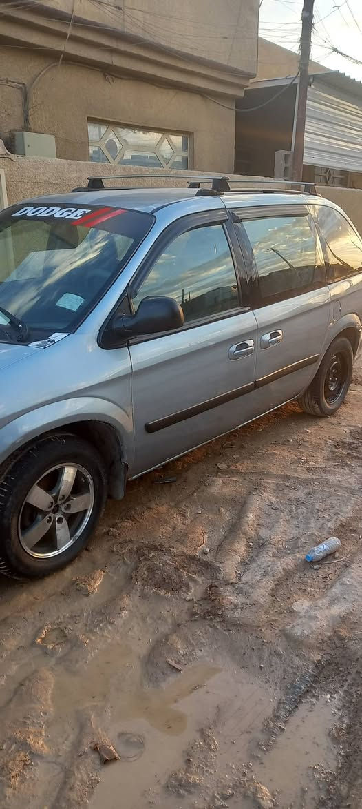 السلام عليكم
دوج كرايسلر 2006 بغداد انكليزي بأسمي 
كير مكينه حاويه مكفولات 
مكينه 3300 المرغوب 
سعر 58  وبيهه مجال جوه السوك مستعجل 
مكاني بغداد قرب مجمع بسمايه 
رقم الهاتف ***********
