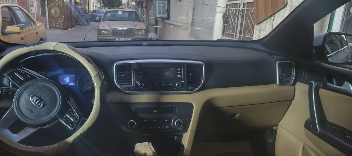 سبورتج موديل 2020 خليجي كفاله عامه ع ايدي من الشركه ماشه 36الف مدوشمه عام كاعيه وكشنات من ثاني يوم الاستلام مري شفط اشاير بالمري تبريد قطعتين 5 ويل كب  مال شركه عين الحلوه بأسمي سنويه لل2029 مكاني بغداد حي القاهره للاستفسار ***********
