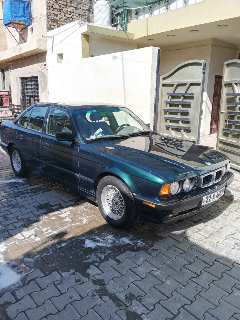 سلام عليكم بي ام 525 مسكر للبيع السياره نضيفه كدامك بصور وبلحقيقه بعد احله مكاني بغداد مدينه الصدر ***********
