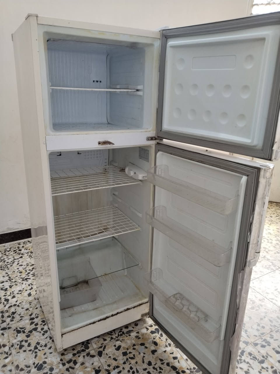البيع شغاله بس بيهة ليك السعر 75 اوبيهة مجال مكاني بغداد العبيدي ***********
