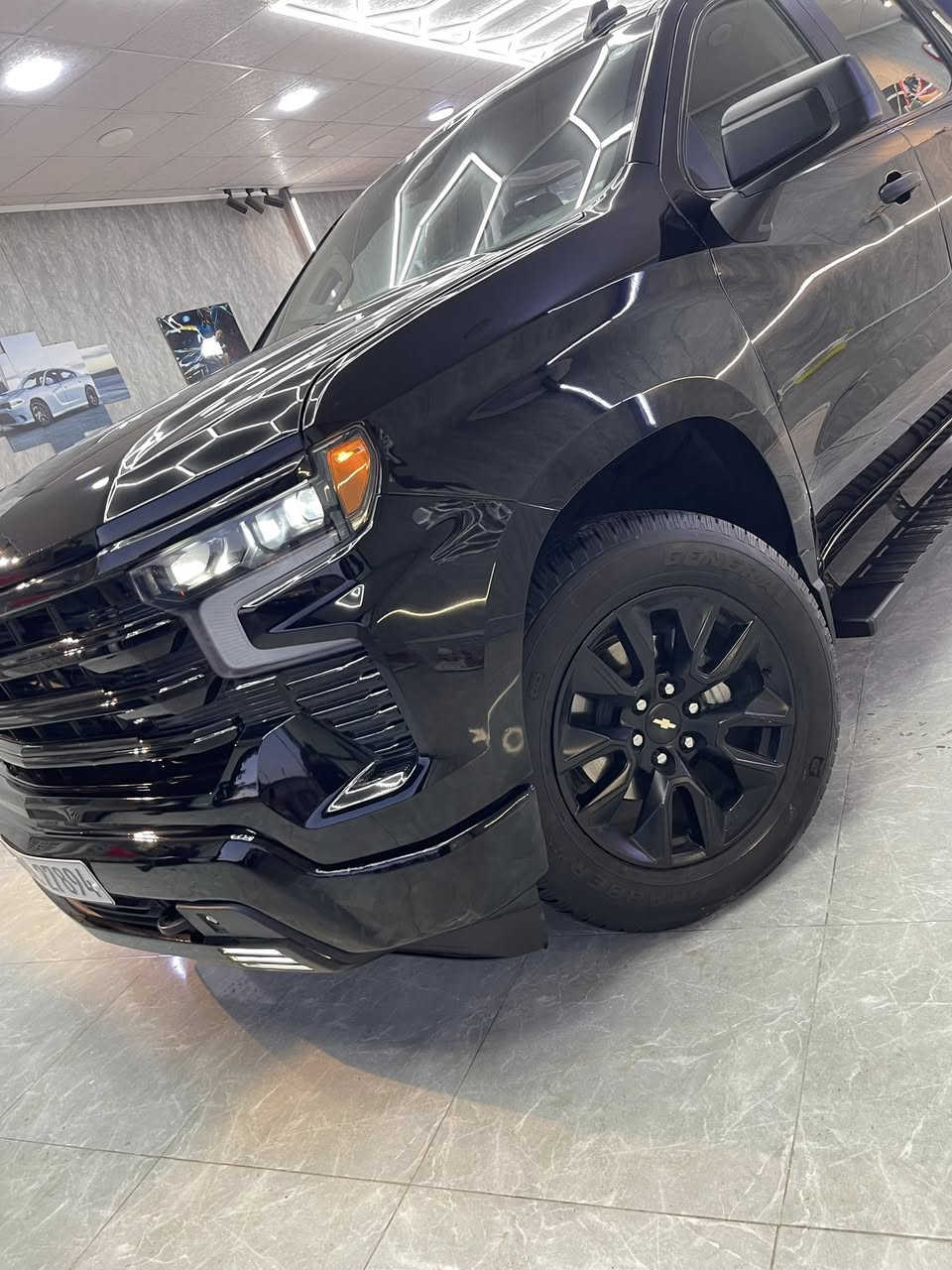 للبيع : شوفروليت سلفرادو 
Chevrolet Silverado
لون اسود ملكي  
والمرغوب (باب طويل بدي قصير)
 موديل : 2023 
مكينه : 2700 تون تيربو / 4 سلندر 🚀
كير : تعليك 8 سرعات  
ماشيه : 30 ألف Km فقط
رقم : أربيل دولي  بسمي تحويل ثاني يوم
  
رقم الشاصي : 1GCPABEK9PZ215092

(المواصفات)
1- بصمه 
2- تشغيل عن بعد 
3- فتح النوافذ عن بعد 
4- إناره ترحيب 
5- صندوق الخلفي كهربائي
6- كابينه للبدي 
7- دوسات باب 
8- لايت زنون 
9- إضائه LED 
10- كامره خلفيه 
11- رادار امامي 
12- مانع صتدام مع فرامل 
13-سياقه ذاتيه 
14- شاشة للسائق  
15- حساسات إطار 
16- التحكم بقوة الإناره اوتوماتك 
17- شاشه تدعم(ابل كار بلي+واندرويد اوتو)
18- تنبيه الخروج عن المسار 
19- طفاء ذاتي 
20- قاصه سريه  
21- كشن السائق كهربائي 
22- وضعية تشغيل إناره محيطيه للسياره
23- مثبت سرعه 
24- تبريد ثلج ❄️ + تدفئه 🔥 
25- تبريد قطعتين 
26- منافذ مولده للكهرباء 
27- تسع السياره إلى 6 ركاب 
28- كشاف ضباب ، بلاجكتور 
29- مانع نزلاق
30- سايد بريك كهربائي
31- تنفيذ الأوامر الصوتيه 
32- تحكمات ستيرن 
33- سبير وملحقاته جاهزه / تخم تاير جديد
 
وبعد بيها هواي مواصفات متخلص السياره جاهزه ومآبيه أي شي ولا عايزه شي كله على وضع الشركه وجديده بمعنى الكلمه احلا من الصور

السعر :  280 ورقه 
مكان : النجف 
الاتصال على الرقم : ***********
