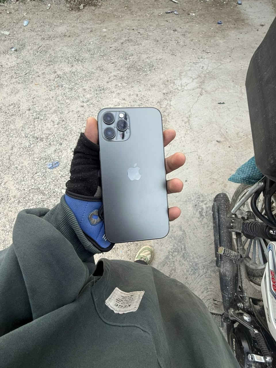 ١٢برو ماكس كلشي مامبدل بطاريه ٨١ بلادي فقط فيس إيدي واكف شخط واحد مابي بغداد شارع فلسطين رقم تلفون *********** مستعجل ٤٠٠ قفل قفل جوه ٤٠٠ ماابيع
