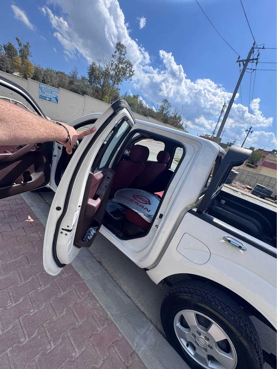 ناڤارا(٢٠٠٩) گێر عادی بێ دەعم و لێدراو پشت و پێشی کەپسە مەکینەی تەشفیت و بێ عەیب سەیارەی مەعرەز نیە هی دەستی خۆمە شاشە ئایپات تەبرید لەسەر سویچ تەنها لە سەیاقێکی کەمە بچوکترین مەسرەفی نیە ١١٥$ وەرەقەو مەجالێکیشی تیایە ئەگەر موشتەری نیت سەری خۆت و منیش مەیەشێنە لەگەل رێزدا 
ژ.م/(***********)   (***********) السليمانية, العراق
