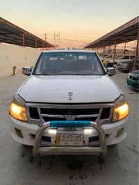 ٢٠١٢ • مكينة نظيفة • شاشة وكاميرا