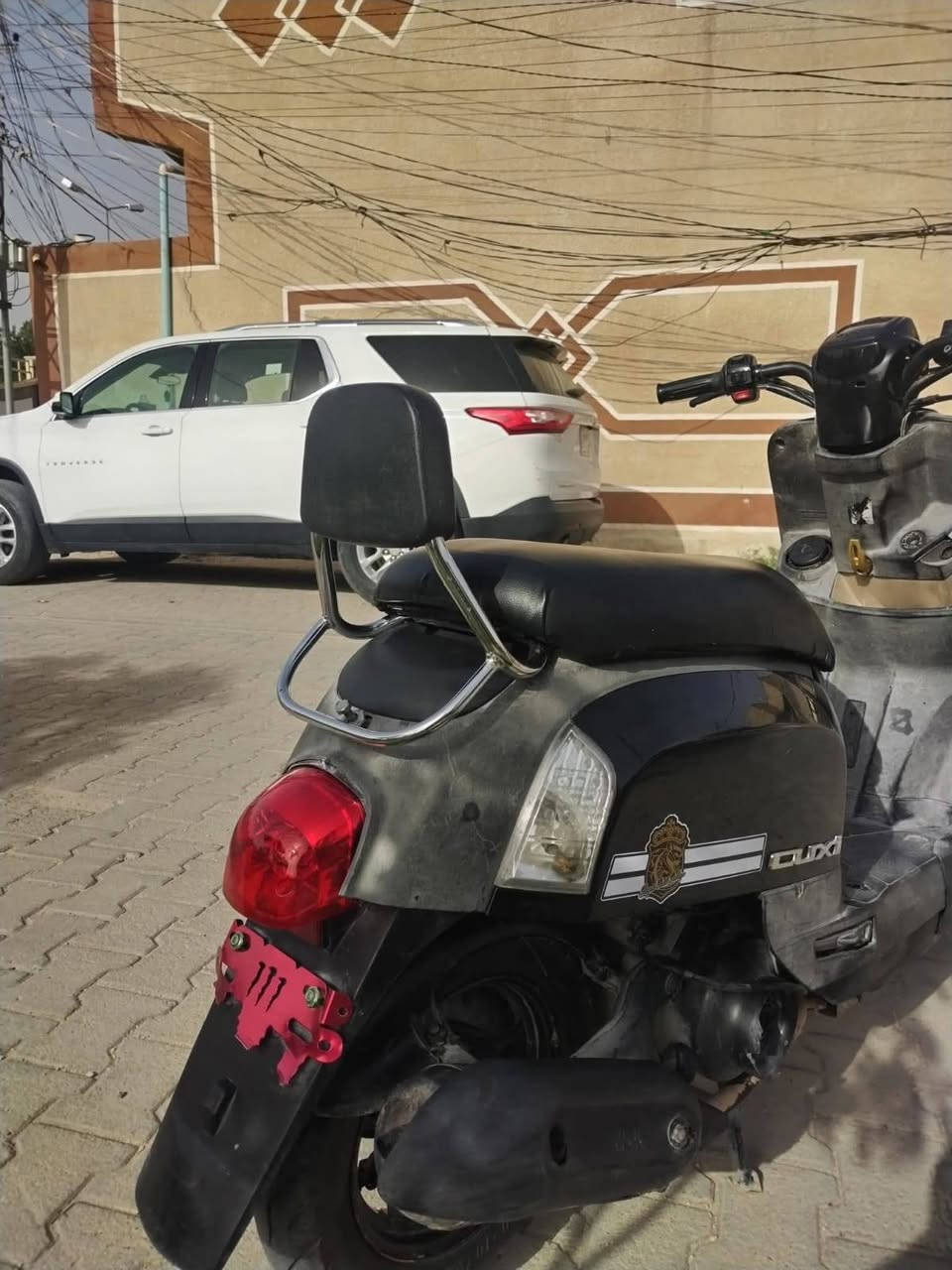 السلام عليكم. 
ماكس بوليس للبيع دراجه خرسه معدل حلو تخبل نفس ما كدامك السعرخاص***********
