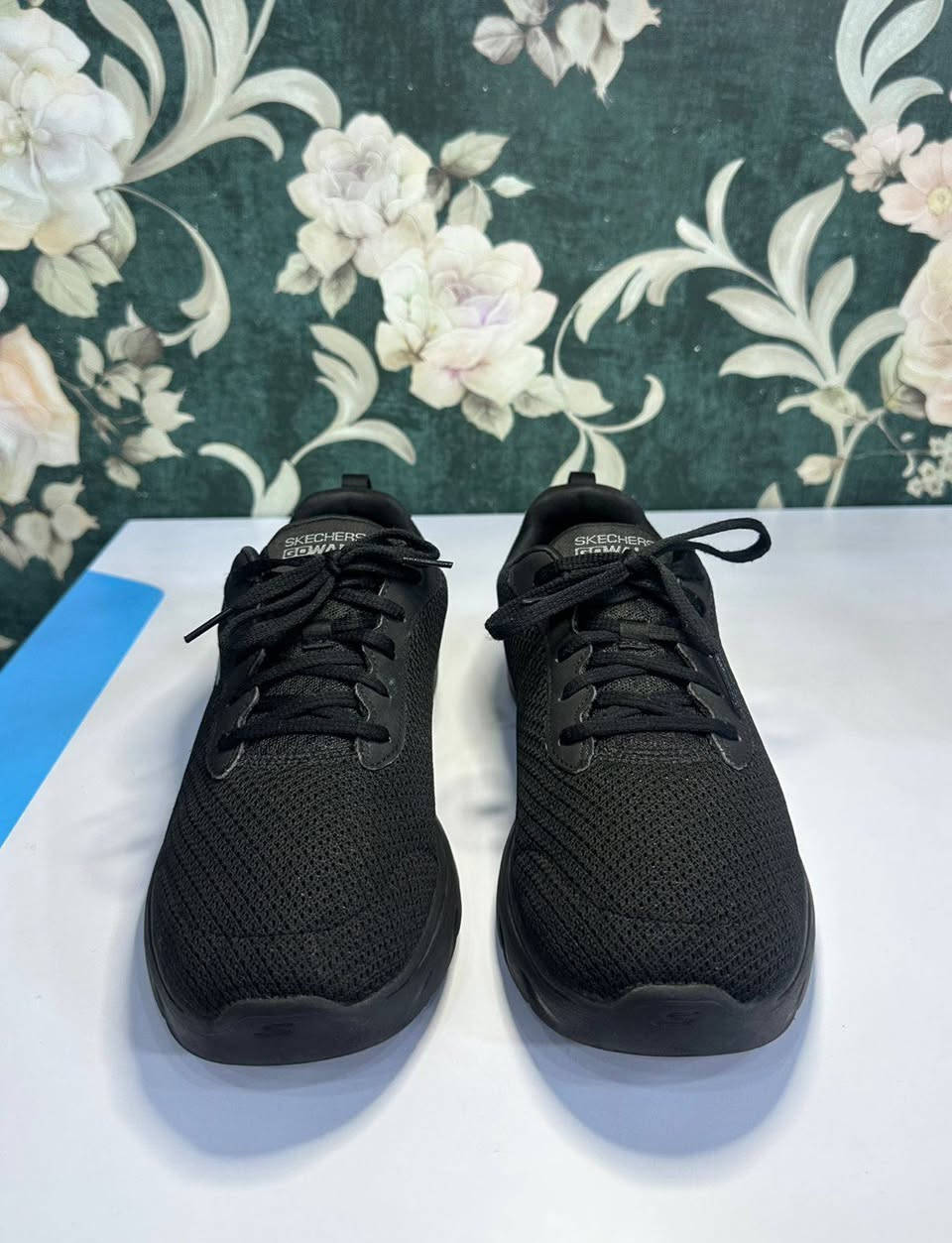 سكجرز اصلي وكالة 
قياس 40 القدم 26 
طبي السعر 25 
النضافة تامة


**إذا كنت صاحب هذا الإعلان وتريد حذفه لأي سبب، رجاءا أرسل رسالة إلى الدعم الفني**