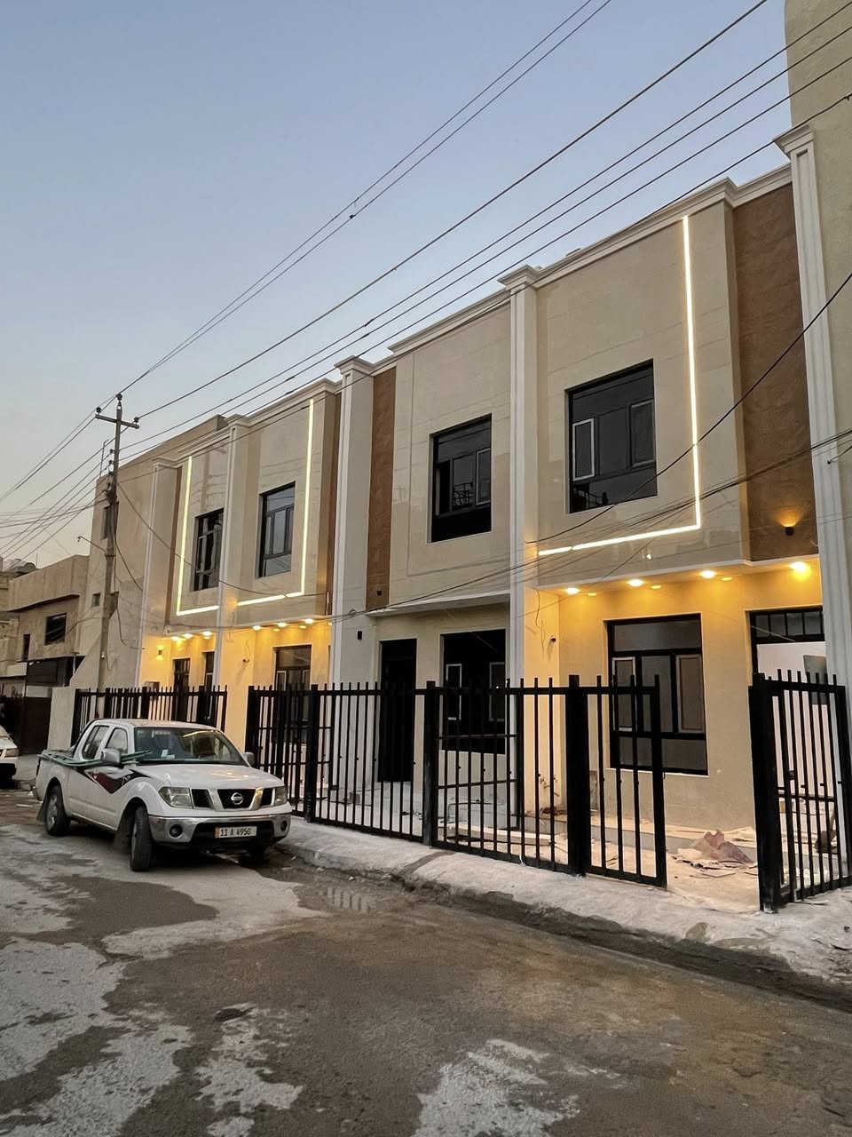 مشتملات 50 متر للبيع.
في منطقة ضباط المعوقين  قرب شارع المضخه خلف شارع 60 في حي الجهاد 

 

بناء سنة 2026 بناء درجى اولى 

طابقين ونص. 

الطابق الأرضي. صاله +مطبخ + حمام. +منور

الطابق الثاني غرفتين. نوم +حمام 

الطابق الثالث عرفة نوم  + بيتونه +سطح 

لاتصال سيف 

***********

*********** 

مراجعه مكتب السلام الهندسي مجاور الجمعيه الاستهلاكيه مقابل اسواق السفير الضباط شارع العام حي الجهاد

— في ‏بغداد حي الجهاد‏.
