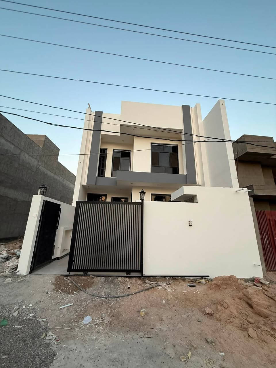 يالله
يعلن مكتب الوسام الذهبي عن وجود دار 🏠 

المساحه 140م

طابو زراعي 

طابقين بناءحديث 26

تسليم مفتاح مباشر 

تفاصيل الدار

الطابق الأول 

كراج سياره مجمع صحيات ٢

صاله كليدور غرفه مطبخ 

الطابق الثاني 

غرفتين كليدور مجمع صحيات 

العنـــــــــوان 

حله بابل زوير الغربي 

يبعد عن الكورنيش ١٠٠م

متوفره كافه خدمات كامله

شارع ١٠م 

مكان مميز جدا

سعر مناسب جداا 

تفاصيل اكثر مراجعه المكتب أو الاتصال على الرقم الموجود في المنشور

***********

***********
